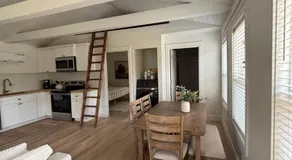 Luxury BoilingSprings Getaway - Image 3