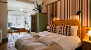 The London & Paris Hotel - Image 2