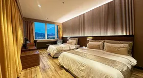 Pine Tree Hotel - Image 2