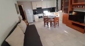 Charming Alpine Two Bedroom Apartment Near Ski Slopes With Parking - Image 2