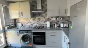 Mona's Home - Image 5