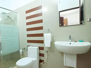 Lake Gardens Resorts - Image 2