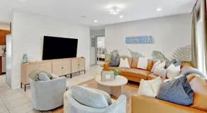 Luxury Heated Pool Oasis-10 mins to BEACH- Fast WiFi - Image 3