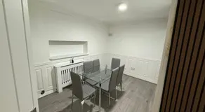 3 Bedroom Home Near Tube Station Easy London Access Peeams Abode Borehamwood - Image 5