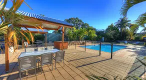 Wallace Motel And Caravan Park - Image 1