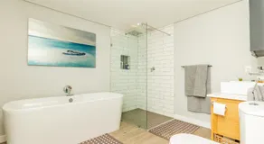 Spacious Guest Apartment in Rondebosch - Image 2
