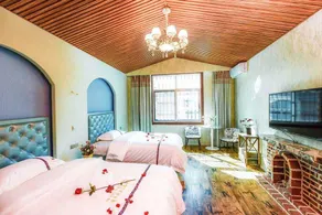 Yiliang Victoria Theme Hotel - Image 5