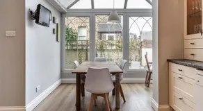 Belle Vue House- Spacious family home near town, beach, harbour - free street parking - Image 3