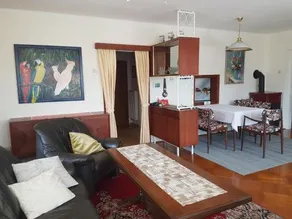 Bungalow Hutter - Image 1