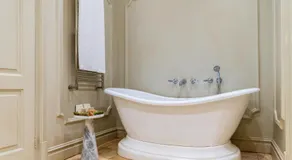 The Monarch Hotel - Image 4