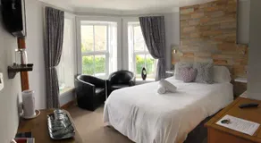 Alpine Lodge Guest House - Image 5