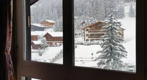 Charmantes Apartment mit beheiztem Pool | Bergblick | Skifahren in der Nähe - Image 4