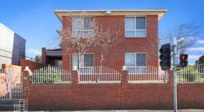 206 Modern King BR with Fast WiFi - Brunswick East - 30 Percent OFF - Image 5