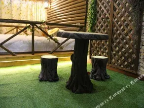 Rulian Time Theme Coffee Hostel - Image 3