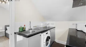 1-Bedroom Apartment near East Croydon Station - 2 - Image 2