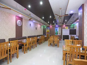 OYO 28442 Hotel Sudhir - Image 5