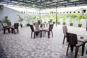 Grey House Tebet - Image 4