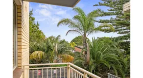 Stylish 2-Bedroom Apt with Balcony & Free Parking - Image 4