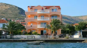 Kaja - right next to the beach - Image 3