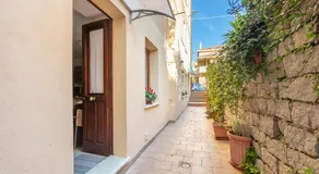Spacious 3-Bedroom Apartment with Courtyard in Tempio Pausania - Perfect for Families - Image 3