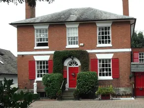 Holly House Bed & Breakfast & Apartments - Image 2