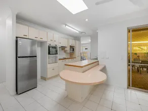 Pet-Friendly Retro Beach House - Walk to Dog Beach - Sleeps 8 - Image 3