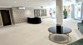Grand Exchange near Ascot 2 bed with Parking - Image 4