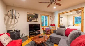Vino Velo Retreat! Redwoods! Hot Tub!! Fire Table!! BBQ!! Game Room!! Fast WiFi!! Dog Friendly!! - Image 2