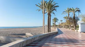 Hogar Digital Playa y Piscina en Urbanización Roquetas de Mar - Image 4