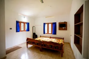 Dakshinakasi Guest House - Image 4