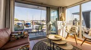 Glamping Houseboat - Image 4