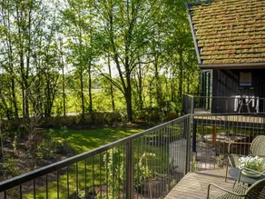 Spacious Holiday Home With Garden - Image 4