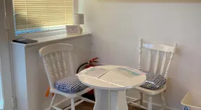 Self-contained cosy garden room Seven Sisters - Image 5