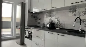 Unique Penthouse Lakeview W19 - Image 2