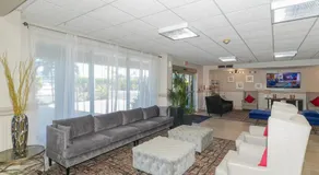 Waterfront, Heated Pool, Huge TV, Tiki Bar & Grill - Image 4