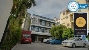 Walking Street Residence - Image 2