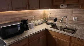 5 Min to Siesta Key Beach Spacious 2BR Getaway - Image 5