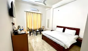 Hotel O by OYO Prem Kunj Acharya Narendra Dev Nagar - Image 4