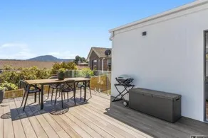 Mountain View Villa-close to shops-10min to CBD - Image 4