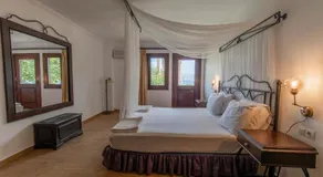 Maris Hotel - Image 2