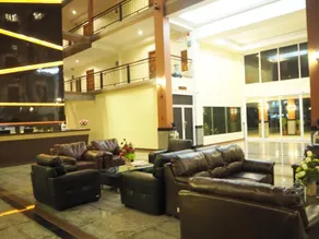Suksomboon Hotel - Image 2