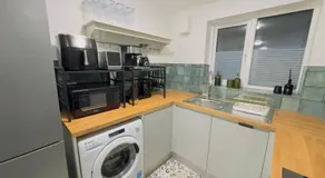 Elizabeth Line - Parking - WiFi - Sleeps 4 - Image 4