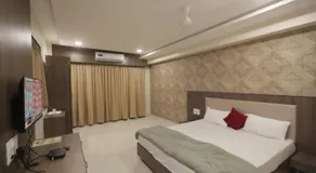 Royal Palace Hotel Surat Velanja - Image 5