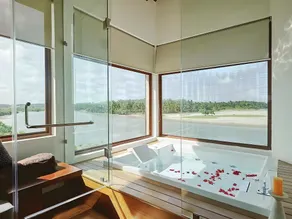 Amaranthe Bay Resort & Spa - Image 4