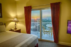 Penthouse Close to Disney area and Malls water view - Image 2