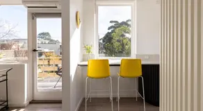 Trendy Elwood Apartment - Image 4