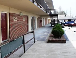 Speedway Inn - Image 5
