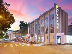 Peace Hotel - Image 2