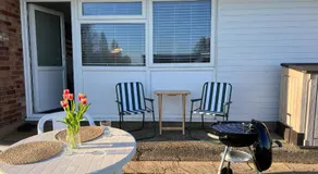 Beach Chalet - 2 Bedrooms - 4 Guests - Parking - Image 4