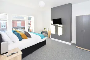 Townhouse @ 272 Walthall Street Crewe - Image 2
